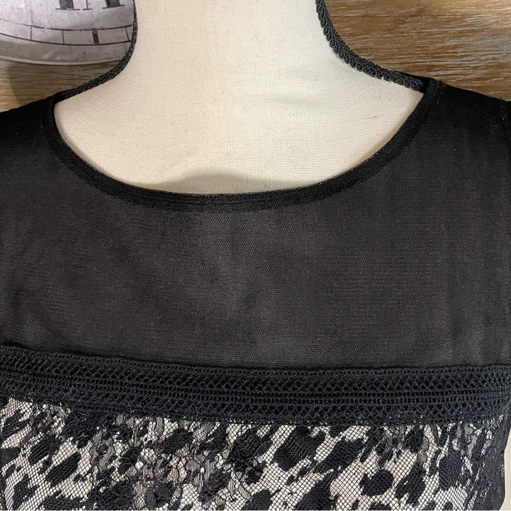 Ann Taylor Black and White Lace Sleeveless Top - Picture 2 of 10